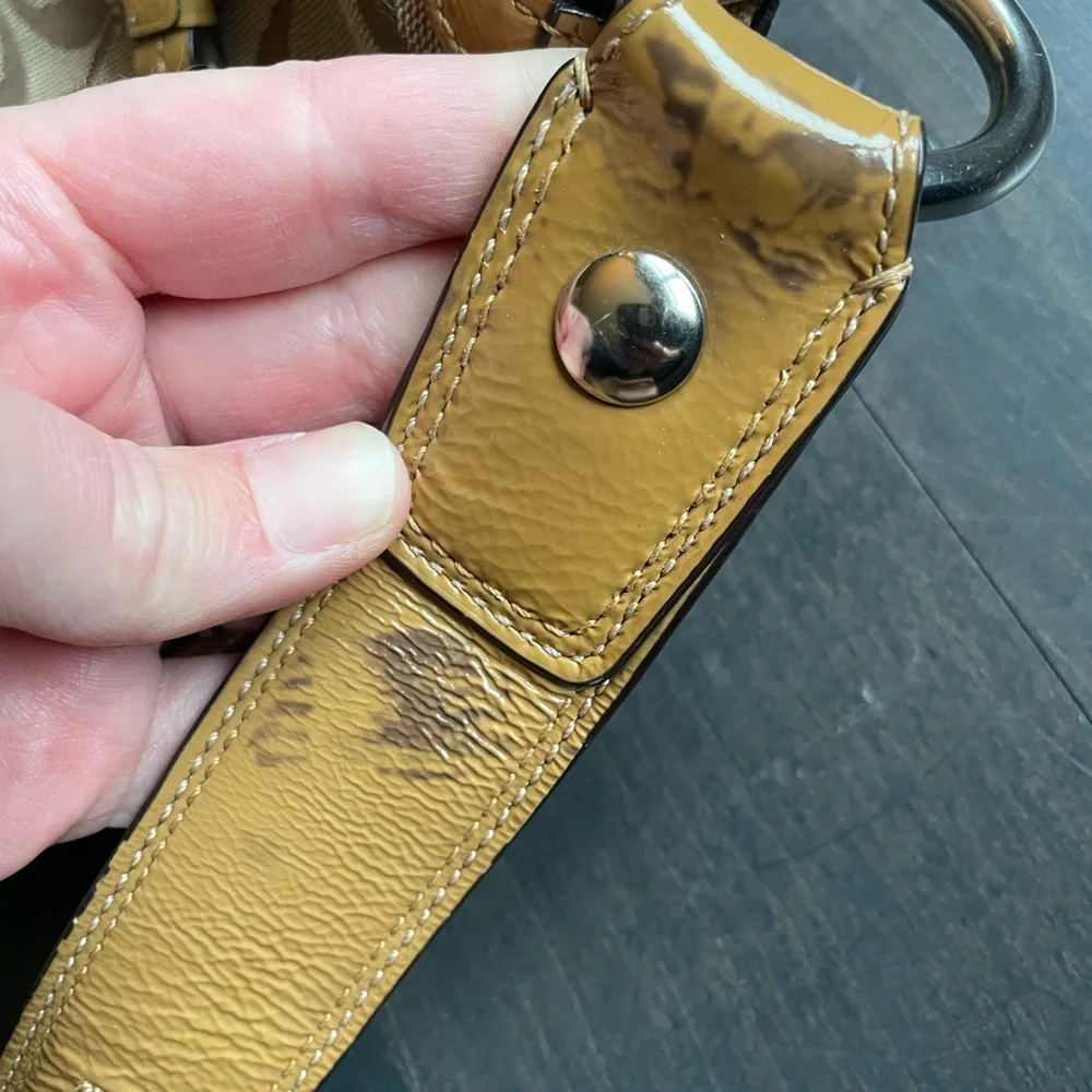 Coach Brown Tan Shoulder Bag with Signature Design - Picture 5 of 7